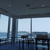 横から見える横浜の海