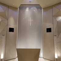 白を基調とした挙式会場