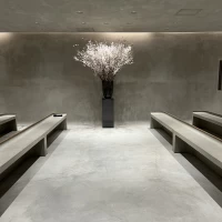 新郎新婦のゲスト同士が向かい合い座るスタイルでした。