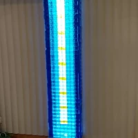 チャペル横のガラスに光が当たっているところです