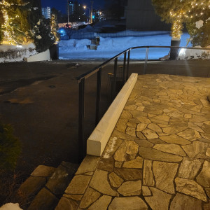裏玄関前のスロープ|612863さんのヒルサイドクラブ迎賓館(札幌)の写真(1419748)