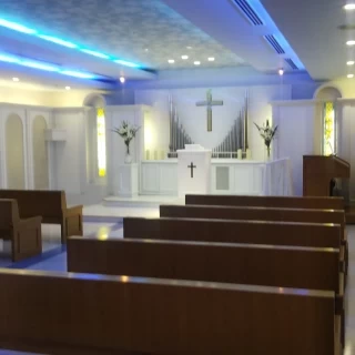 少人数での会場です。白を基調としており綺麗でした。