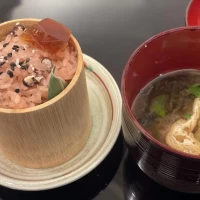 御赤飯　味噌汁