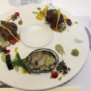 盛り付けがとても丁寧で素材本来の味を大切にされてます