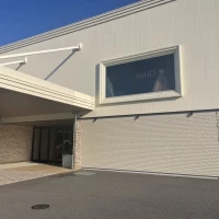 駐車場からみた入り口