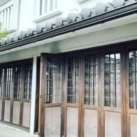 庭からの施設の眺め