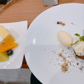 デザートとウエディングケーキ