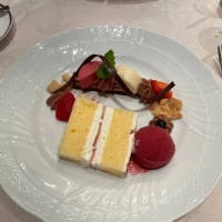 ウェディングケーキにシャーベットなども一緒になってました