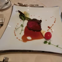 肉料理です