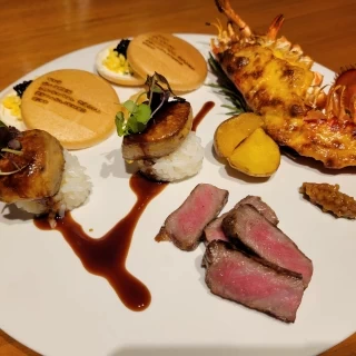 試食はお肉とフォアグラが出ました