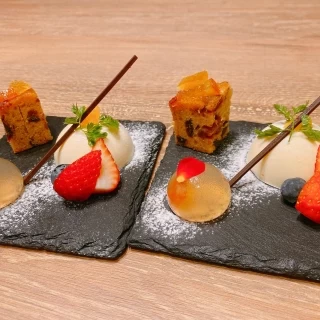 フルーツケーキと白ワインのジュレとホワイトチョコのムース