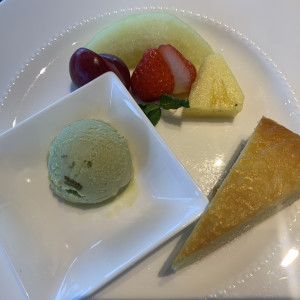 デザート。ピスタチオアイスとシフォンケーキ|613900さんのシーサイド平川MASARU（ウエディング取扱終了）の写真(1429695)