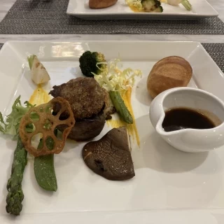 試食したお料理です。贅沢な食材をふんだんに使用しています。