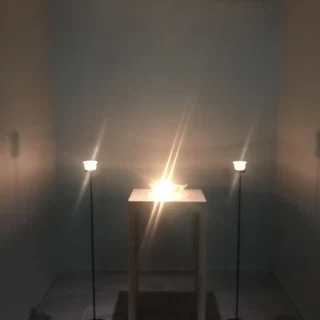 チャペルのドアの前にこのような前室があります。