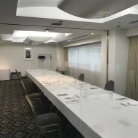 少人数向けの披露宴会場。