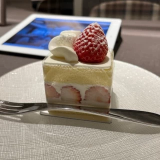 試食したサロンのケーキ