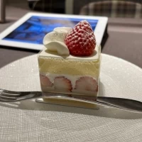 試食したサロンのケーキ