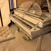 クリア素材のピアノ