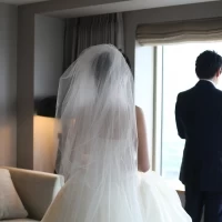 お支度が終わり、ファーストミートをお部屋で。