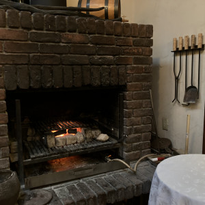 暖炉があり、ここでお肉を焼きます。|614219さんのレストラン シェ・リュイの写真(1430877)