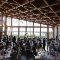 披露宴会場全景　全17テーブル　86名