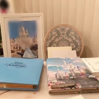 控室に飾り付けたアルバムと写真です。