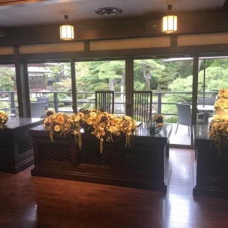 庭園を背景にした高砂