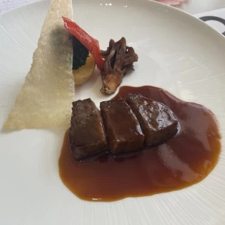 メインの近江牛ステーキ