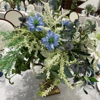 造花だが生のお花に見えて写真ではボリュームが出て映える。