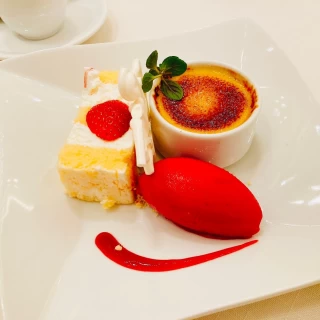 ウェディングケーキ　自家製クレームブリュレとアイスを添えて