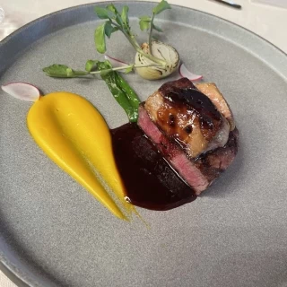メイン料理のヒレステーキ