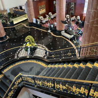 ホテル全体的にヨーロッパ風の雰囲気で大階段が特に素敵です
