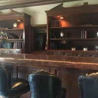 メイン会場の隣にあるバーカウンターです。