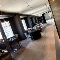 ラウンジは落ち着いていて広さもありました
