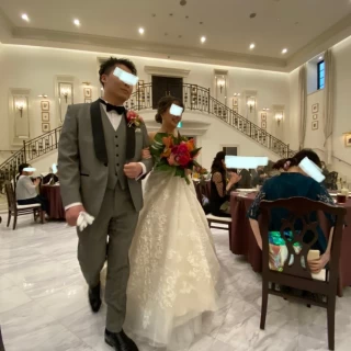 白の雰囲気にドレスも映えます