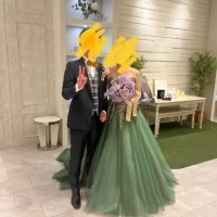 カラードレスは緑にしました。