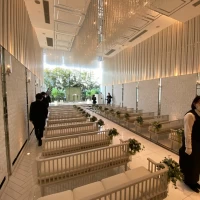 挙式会場。とても明るいです。