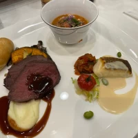 新郎新婦用に披露宴終了後にワンプレートで用意してくれます。