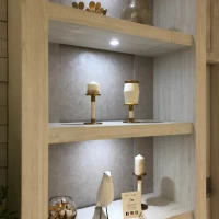 3階の挙式会場前の来客者控えスペース。備え付けのものです。