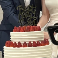 ケーキトッパーのみ持参。2段のシンプルなケーキにしました。