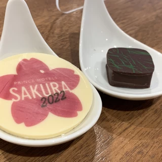 コース内のチョコレートを試食させていただきました。
右のピ