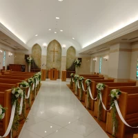 チャペルは明るくヴァージンロードも適度な距離がありました。