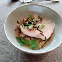 お茶漬けです。色合いも良くあっさりと食べられました。