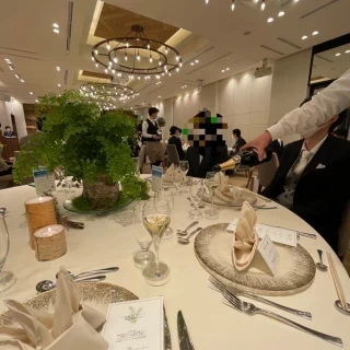 テーブル装花は高くないものでしたが十分素敵でした