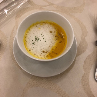 メレンゲのような、口当たりの良いカボチャのスープ