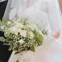 お花屋さんとドレスに合うブーケを相談しました