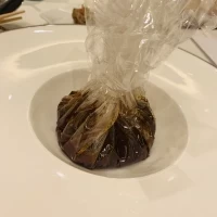 牛ホホ肉の赤ワイン煮込み