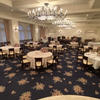 大人な雰囲気のパーティー会場