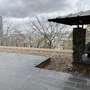 披露宴から出れるガーデン|616550さんのSOLA KOBE（ソラ コウベ）の写真(2056738)