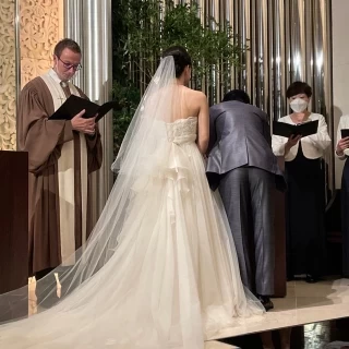 結婚証明書にサイン